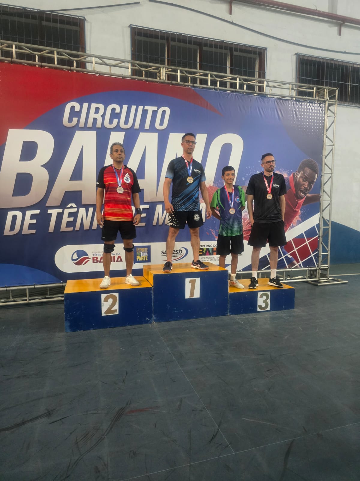 Davi Lobo com a raquete